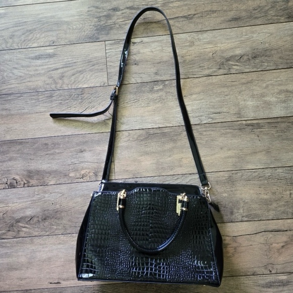 Elegant Black Crocodile-Embossed Womens Bag